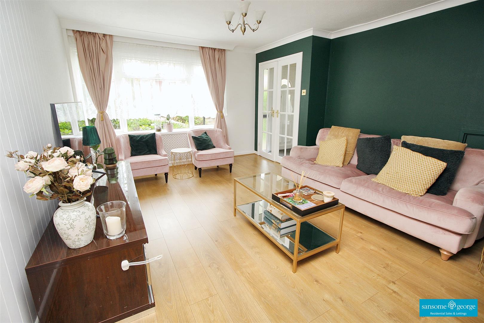 3 bed property in Fircroft Close, Reading